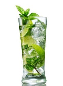 莫吉托 Mojito 【材 料】：白朗姆酒2.5份、薄荷叶8片、青柠半个、甘蔗糖2茶匙、苏打水适量 【制 法】：在一只海波杯的底部将薄荷叶、青柠和糖一起捣烂，加满碎冰，再加入朗姆酒，搅拌。用苏打水充满酒杯，以薄荷叶装饰