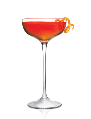 Golden Gate 【材料】透明朗姆酒50ml干雪梨酒10ml【制法】将材料倒入调酒杯中调匀后注入鸡尾酒杯，装饰上柠檬皮。雪梨酒是西班牙的名酒该酒用白兰地来增强葡萄酒的酒精度数它醇和的芳香与朗姆酒十分般配充分显示出其辛辣的风格。简洁的配方亦令人欣喜