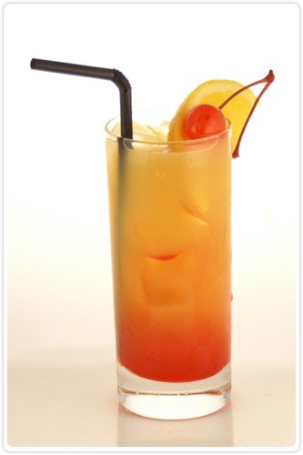 龙舌兰日出Tequila Sunrise Cocktail【材料】：银白色龙舌兰酒60毫升、生鲜柳橙汁、红石榴糖浆30毫升【制法】：将龙舌兰酒倒入装有冰块的冷却高球杯，接着注入柳橙汁，但不要完全倒满。予以搅拌，并徐徐加入红石榴糖…