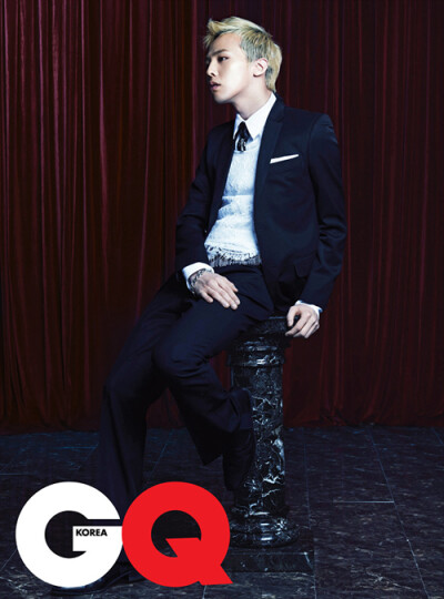 G-Dragon:现在连我看著在台上的自己也觉得好像一个疯子。但我为此感到很高兴，实在不知道怎样清楚表达这种感觉，但我体内就像有某种力量在涌上来。