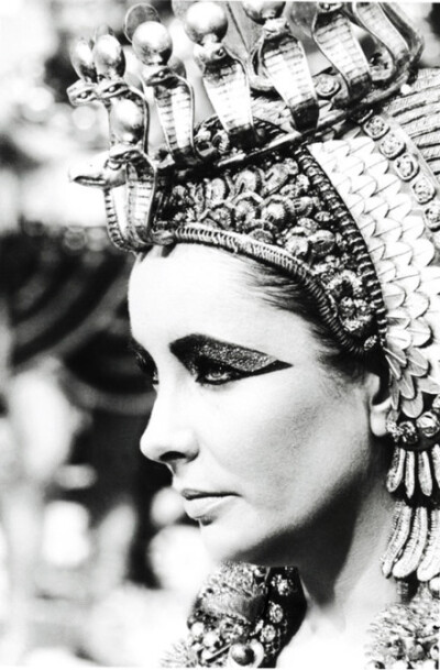 Elizabeth Taylor in Cleopatra (1963)