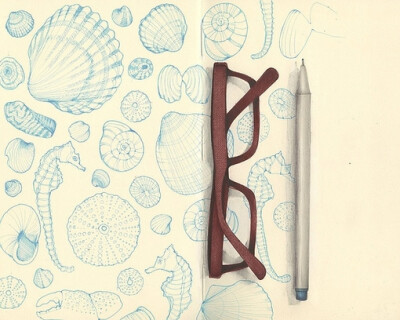 眼镜与铅笔