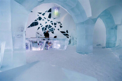 瑞典的冰雪艺术旅馆