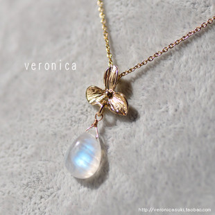 veronicaの手作 天然彩虹月光石水滴三叶草 女 短款锁骨项链饰品 http://item.taobao.com/item.htm?spm=a230r.1.10.286.bLAIsQ&id=17162546717