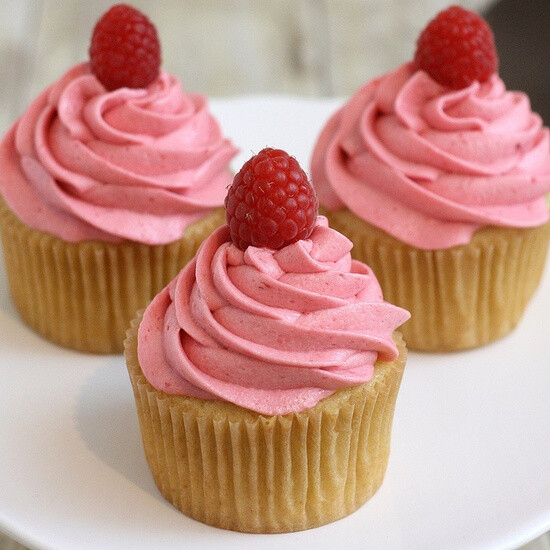 White Chocolate Raspberry Cupcakes