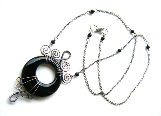 onyx donut necklace