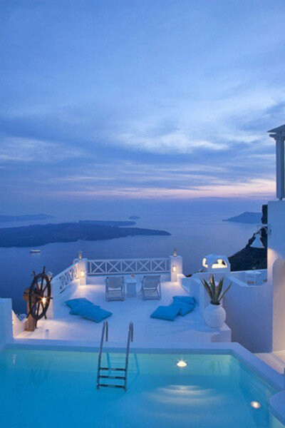 希腊爱琴海的圣托里尼岛，梦想过住这的举个手？