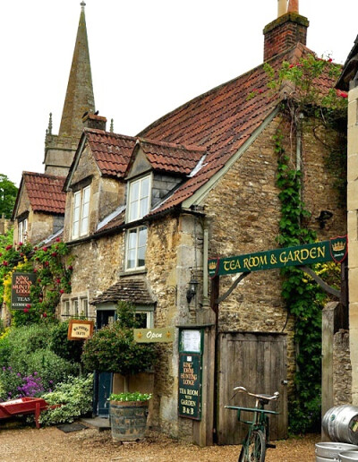 Lacock, England 哈利波特的家乡，电影多数都是在那里拍的，一定要去看一看！