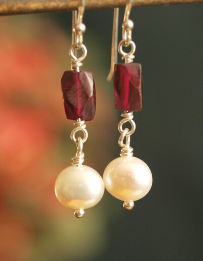 Sterling Silver Garnet Brick and Pearl Earrings【拖~】