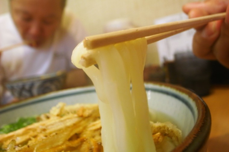 まことうどん 電話 092-891-0255 住所 福岡市西区姪浜駅南1-3-26 １F 営業 １１：００～１５：００ １７：３０～２１：００ ※うどん?スープがなくなり次第閉店 定休 月曜 在西区最好的面店