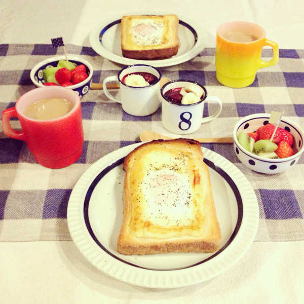 食パンにマヨと卵の手抜き朝ごはん〜。