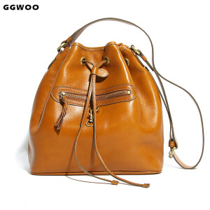 革革物真皮女包头层牛皮单肩斜跨水桶包英伦时尚休闲包