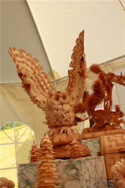 艺术家Sergey Bobkov的木屑雕塑