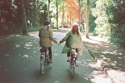 I long for a journey of time with you on bicycle,moving forward without ceasing.So lovely. 想和你一起踩着单车去经历一趟时光旅行，就这样一直前行， 想和你一起踩着单车去经历一趟时光旅行，就这样一直前行，…