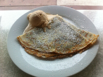 19@Chocolat Hillcrest_Nutella & Mascarpone crepe with Hazelnut gelato _2012.10.6