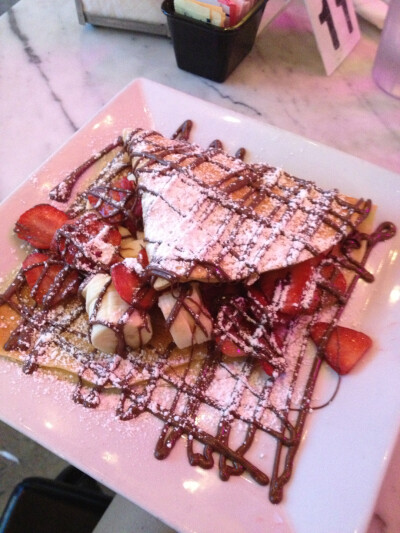 Nutella banana & strawberry crepe2