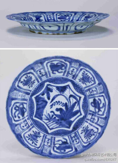 青花开光花鸟纹盘，明万历，高3.7cm，口径21cm。在装饰方法上，明代景德镇民窑为适应外销的需要，一改传统的自上而下划分装饰区域与层次的传统做法，创造出一种新的独具时代特色的装饰图案，为我国瓷器装饰的创新开…