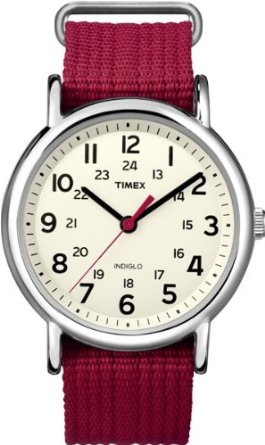 Timex Men's Weekender Slip Watch 美国最畅销的手表品牌。矿物晶体免划痕表面，Indiglo夜光，尼龙表带，防水99英尺。海淘到手价约￥227。