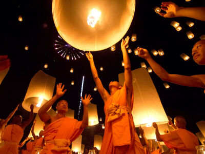 Picture of monks lighting floating lanterns in Thailand