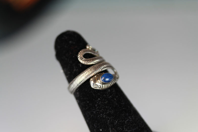 强力推荐：純银天然青金石立体精雕蛇戒指