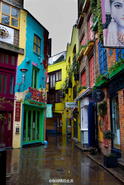 【异域咖啡馆：Neal&#39;s Yard, London尼尔的院子】位在伦敦柯芬园Covent Garden附近，这里咖啡馆林立，两条街交叉的三角狀小胡同，绮丽的色彩渲染着古老的建筑，想不想把自己的一整天都交给它呢？