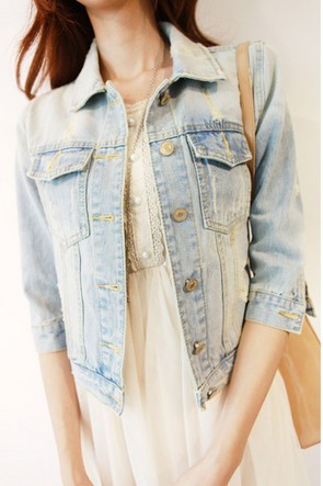 最近很热的牛仔风啊，怎么搭配都好看！很衬肤色的哦