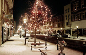 当然，她自以为是的滴水不漏，只是酒窖中那一番畏惧黑暗却被谁不经意记进了心间。  ——《十年一品温如言》