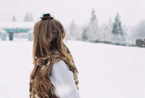 只有，当他心甘情愿地属于一个人时，才有被拘束依旧幸福的可能。   ——《十年一品温如言》