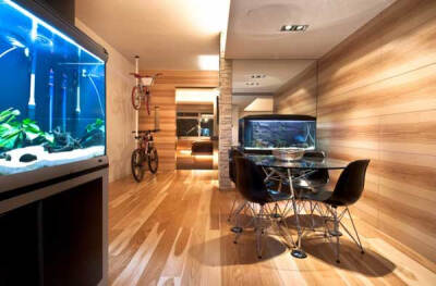 【香港木公寓：Fixonic的G7】由Fixonic设计的G7公寓，位于香港上流住宅小区的港岛宝马山，公寓是新近装修成的。现代木镶板装饰室内空间，使每个房间显得迷人而独特。……