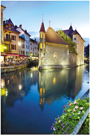 美丽的欧洲小镇。位于法国高萨瓦省的安锡湖。被誉为是“阿尔卑斯山的阳台”。