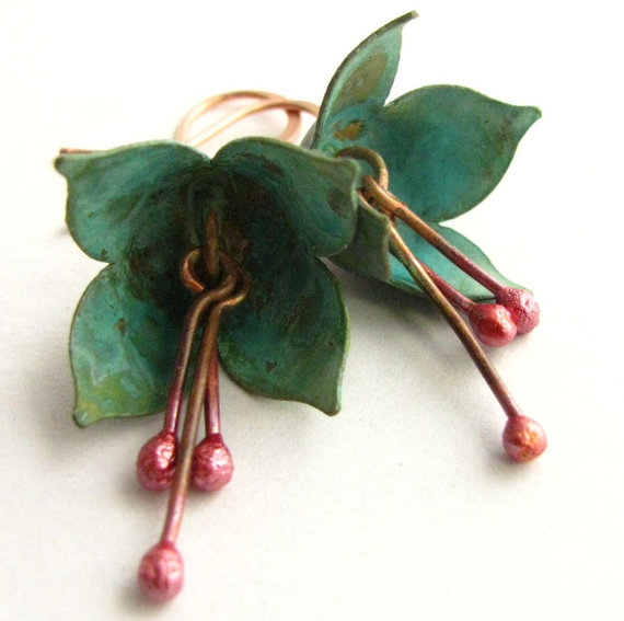 花朵耳环http://www.etsy.com/listing/64110243/verdigris-earrings-brass-and-copper