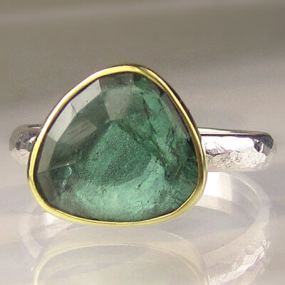 绿色碧玺戒指http://www.etsy.com/listing/76949281/rose-cut-green-tourmaline-ring-18k-gold