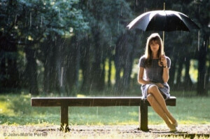 他亲眼看着，那个少年，托着腮，嘴巴张张合合，依依呀呀发不出音，不停地练习着，那样努力辛苦，只有两个字。 阿衡。    ——《十年一品温如言》