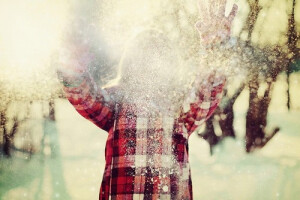 像是有人把她的心剜走了，又还了回来，伤痕却永远无法痊愈。  ——《十年一品温如言》