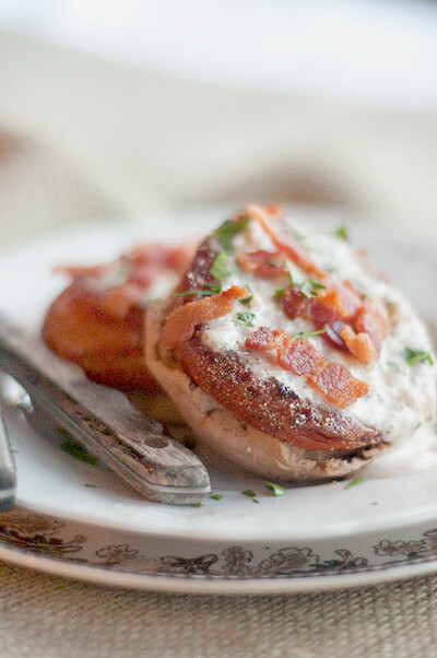 http://www.lanascooking.com/2013/03/01/fried-tomatoes-with-cream-gravy/