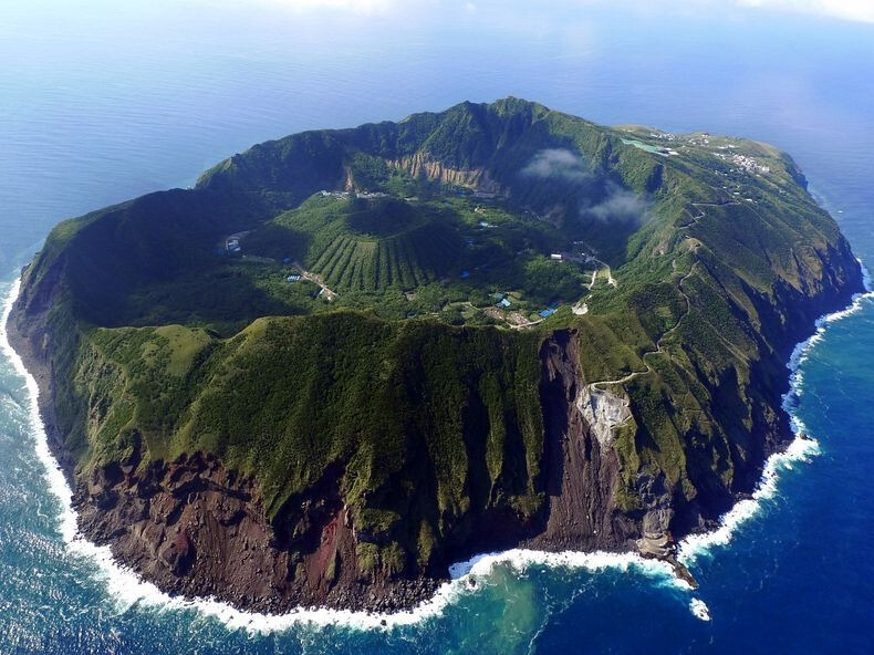 By Kaushik Friday, January 11, 2013 Asia, Islands, Japan, Travel 1 comment Aogashima is a small, tropical volcanic island in the Philippine Sea, under the administration of Tokyo despite being located some 358 kilometers away from the country’s capital. It is the southernmost and the most isol#B162#