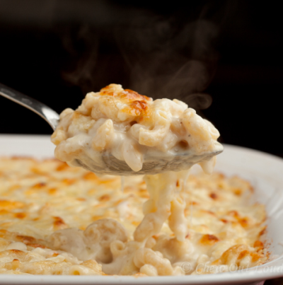 http://chewoutloud.com/2013/02/22/perfectly-creamy-mac-n-cheese/ THIS I DEFINITELY WANT TO EAT