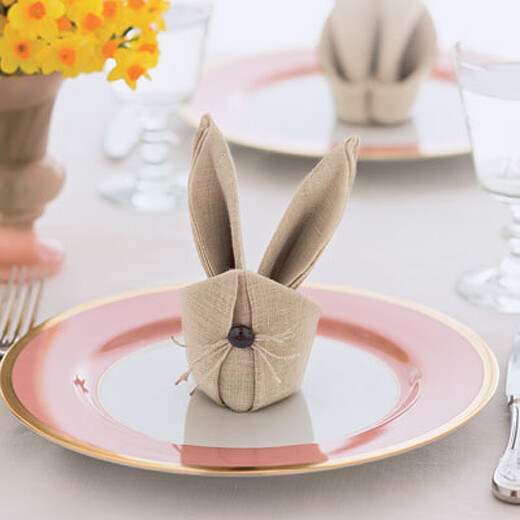 如何折兔子餐巾 How to make bunny-napkin-fold