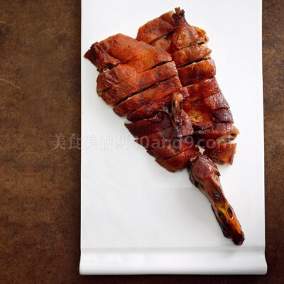 #2012年度《美食与美酒》BEST50中国最佳餐厅# 真爱长安壹号， 高档精致陕菜头一味。做法多变的面食是不少熟客倾心于此处的原因之一，比如羊肉泡馍、肥肠泡馍（葫芦头）、肉夹馍、长安麻什、吴中凉皮，每一样用的面…