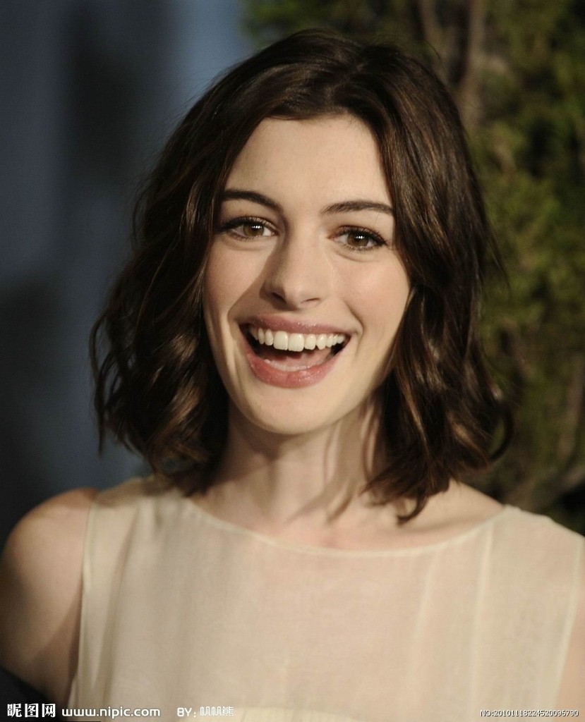 Anne Hathaway，记住她的笑容。