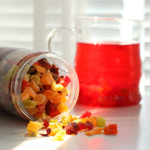 一抹清香花果茶。水果除了嚼着吃也可以泡着吃啦，先喝为敬。