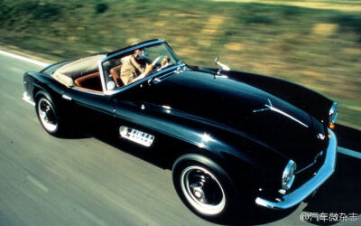 一代经典-1957年-BMW507老爷车被公认为是汽车史上最美的车型之一，包括“猫王”菲利普斯，3年时间里仅生产了254辆，目前市价为100万欧元起。太帅了！！！