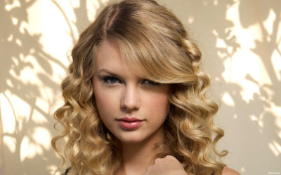 Taylor Swift i love 发现听得更多的是她的歌了，最近也是一直在坚持学英语来的