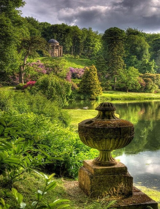 Stourhead, Temple of Apollo, Stourton, England