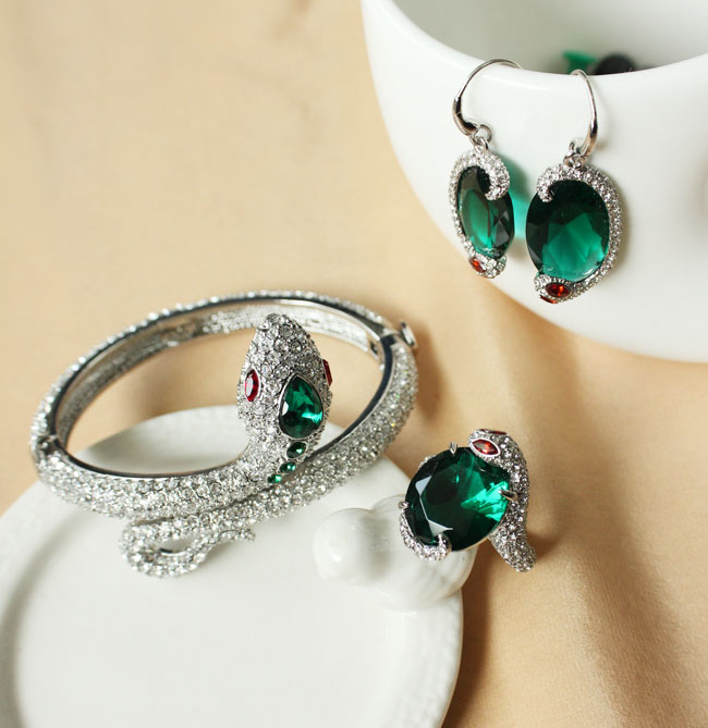 JC新款 绿色透亮水晶蛇形耳环 手镯 戒指 套装