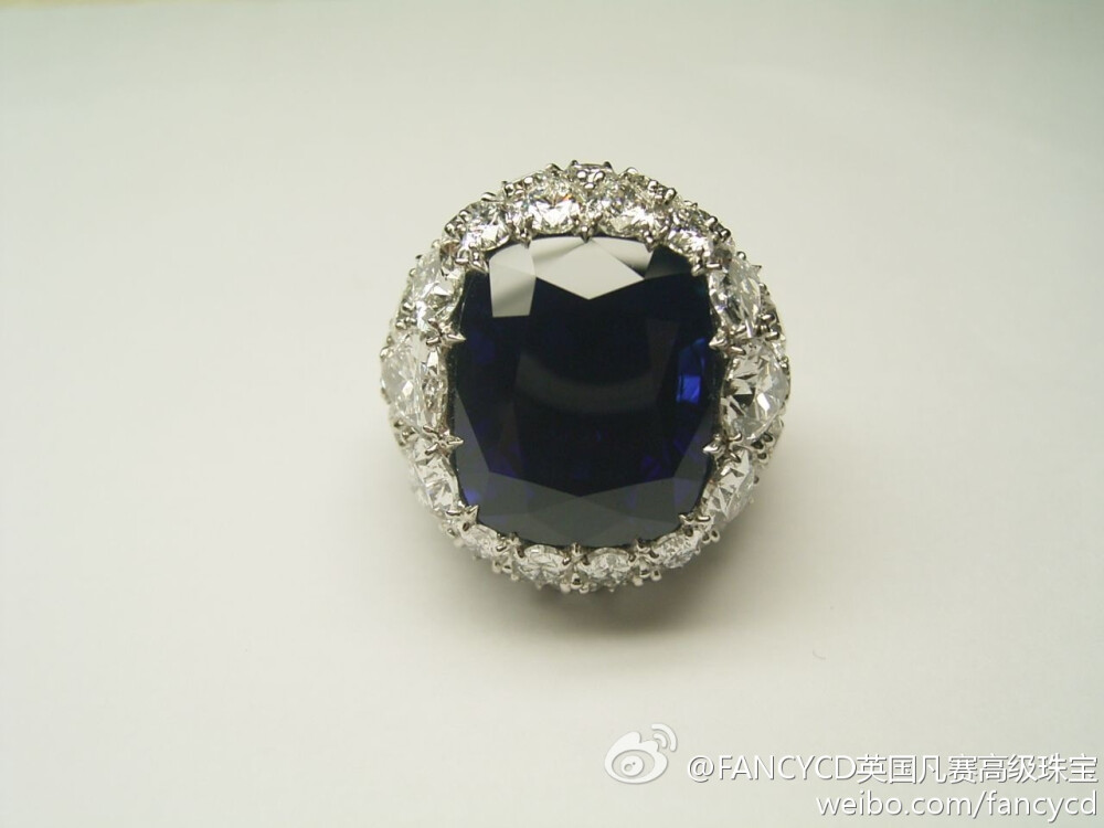 FANCYCD高级珠宝系列：Royal Blue Kashmir sapphire,喀什米尔蓝宝石，30克拉，未烧过，非常干净的内部，顶级royal blue, Gubelin证书附Gubelin顶级宝石证书，只有世界上最出名的几颗彩色宝石才会出具此证书。