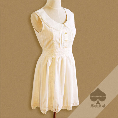 最近很喜欢这样简简单单的白裙子 生活也这样简简单单多好