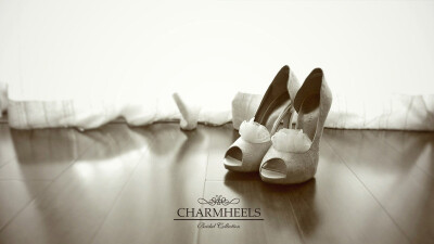 国内首个自主创立鞋履品牌CHARMHEELS，寓意为 “ 魅力迷人（charm）的高跟鞋（heels）”。专注于为结婚新人们研发与制作首个婚纱鞋履系列 &lt; THE ONE &gt;。