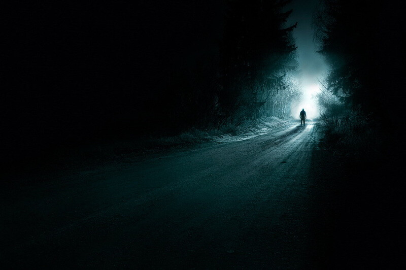 Mikko Lagerstedt芬兰摄影师。2008年12月开始接触摄影，并自学成才。Mikko善于拍摄自然风景，尤其钟爱夜晚。