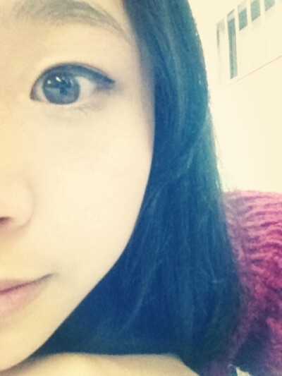 我才不带美瞳。